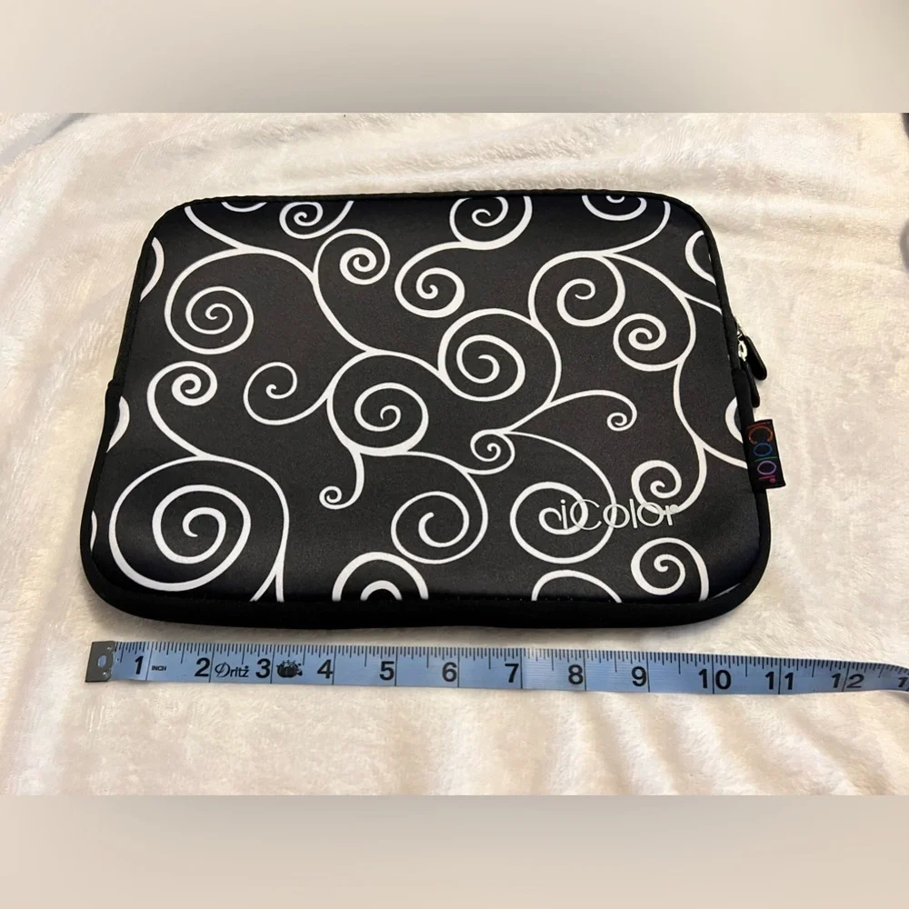 Icolor 8x10 inch black & white print neoprene tablet/laptop case